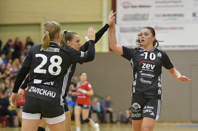 Perta Nagy BSV Sachsen Zwickau Mitte, Alisa Pester BSV Sachsen Zwickau li and Katarina Pavlovic BSV Sachsen Zwickau re , cheer, BSV Sachsen Zwickau vs TG Nuertingen, 2 Handball Bundesliga, women, 16 11 2019, BSV Sachsen Zwickau vs TG Nuertingen, 2 Handball Bundesliga, women, 16 11 2019 Zwickau Copyright: xBertxHarzer xEibner-xPressefotox