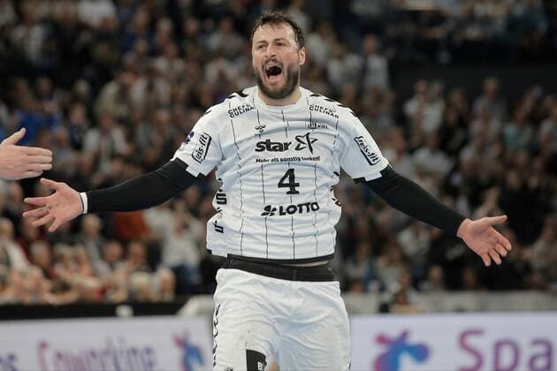 1 Handball Bundesliga THW Kiel TSV Hannover Burgdorf, Kiel, 17 11 2019 Jubel Domagoj Duvnjak Kiel, 4 cheers Copyright: xBEAUTIFULxSPORTS DRPx