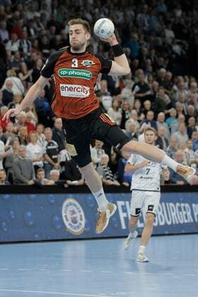 1 Handball Bundesliga THW Kiel TSV Hannover Burgdorf, Kiel, 17 11 2019 Single Action Action Whole Figure Single Cut Nejc Cehte Hannover Copyright: xBEAUTIFULxSPORTS DRPx