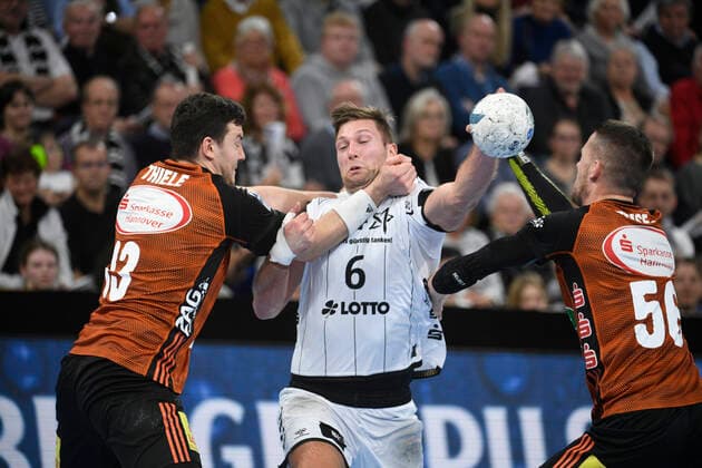 Joshua Thiele TSV Hannover Burgdorf and Hannes Feise TSV Hannover Burgdorf against Harald Reinkind THW Kiel , Handball Bundesliga, Liqui Moly HBL, Men, 13 Matchday, TSV Hannover Burgdorf , 17 11 19 Kiel Sparkassen Arena Schleswig Holstein Germany