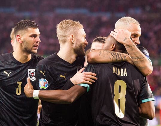 16 11 2019, Ernst Happel Stadium, Vienna, AUT, UEFA EM qualification, Austria vs. North Macedonia, Group G, in the picture Marko Arnautovic AUT embraces David Alaba AUT after the 1 0 during the UEFA European Championship qualification, group G match between Austria and North Macedonia at the Ernst Happel Stadium in Vienna, Austria on 2019 11 16 Vienna  EP_gru