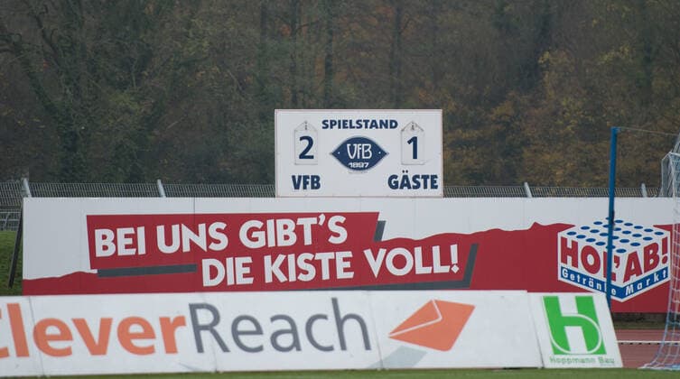 GER, Regionalliga Nord, VfB Oldenburg vs. Holstein Kiel II U23 17 11 2019, Marschwegstadion, Oldenburg, GER,RL Nord, VfB Oldenburg vs. Holstein Kiel II U23, in the picture the scoreboard with the final score 2 to 1 wins the VfB against the u23 of Holstein Kiel scoreboard nordphotoxRojahn nph00310