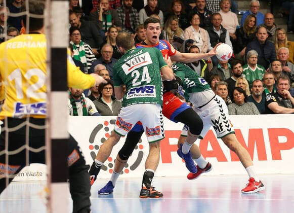 17 11 2019, Germany, Göppingen, Handball Bundesliga Season 2019 2020 FRESH TO Göppingen vs. HBW Balingen Weilstetten v l Marcel Schiller FAG , Lipovina Vladan HBW , Jacob Bagersted FAG