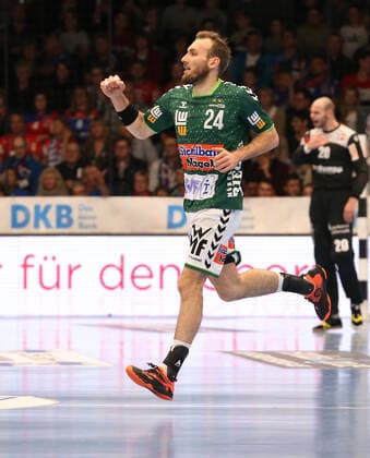 17 11 2019, Germany, Göppingen, Handball Bundesliga Season 2019 2020 FRESH TO Göppingen vs. HBW Balingen Weilstetten Marcel Schiller FAG cheers, jubilation