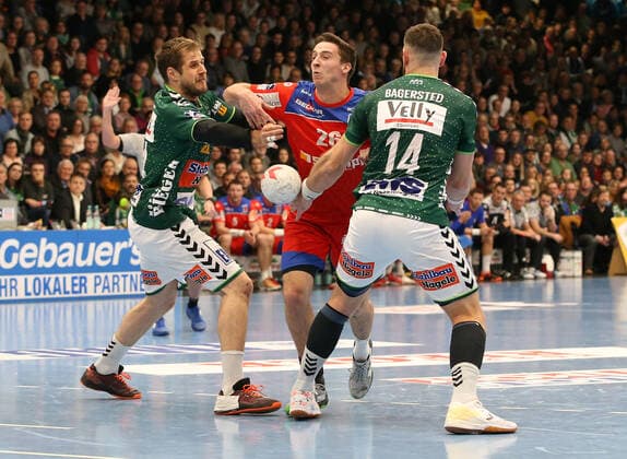 17 11 2019, Germany, Göppingen, Handball Bundesliga Season 2019 2020 FRESH TO Göppingen vs. HBW Balingen Weilstetten v l Kresimir Kozina FAG , Lukas Saueressig HBW , Jacob Bagersted FAG