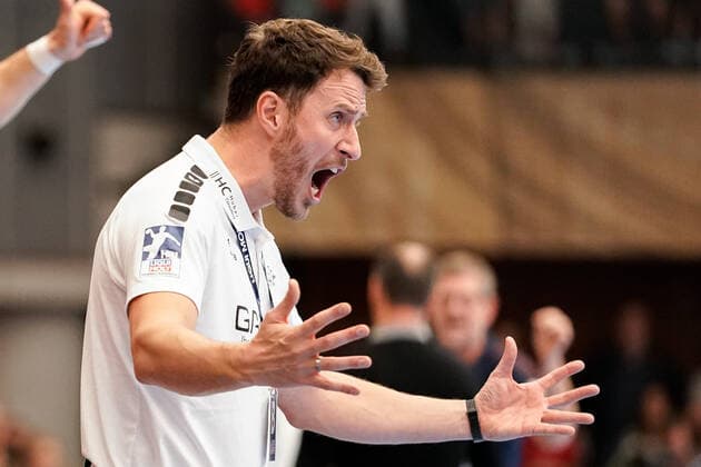 Benjamin Matschke Ben Matschke, Trainer, Head Coach, The Owls , is angry, calls, screams, shouting, screaming, single picture, action, action, 17 11 2019, Ludwigshafen am Rhein Germany , Handball, Bundesliga, TSG Ludwigshafen Friesenheim The Owls HSG Nordhorn Lingen xozx