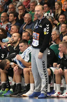 17 11 2019, Germany, Göppingen, Handball Bundesliga Season 2019 2020 FRESH TO Göppingen vs. HBW Balingen Weilstetten Coach Hartmut Mayerhoffer FAG