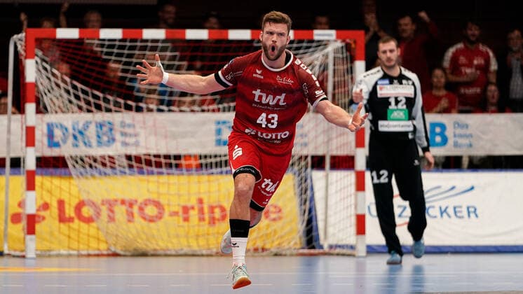 Kai Dippe Die Eulen, 43 , cheers on a goal, jubilation, goal jubilation, goal success, celebrate the goal, goal, celebration, cheer on the goal, optimistic, game scene, highlight, single picture, action, action, 17 11 2019, Ludwigshafen am Rhein Germany , handball, Bundesliga, TSG Ludwigshafen Friesenheim Die Eulen HSG Nordhorn Lingen xozx