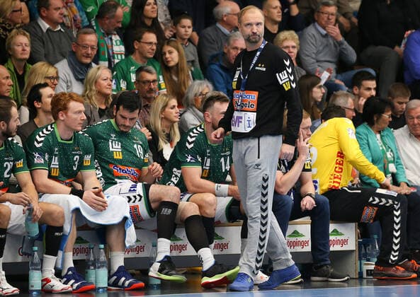 17 11 2019, Germany, Göppingen, Handball Bundesliga Season 2019 2020 FRESH TO Göppingen vs. HBW Balingen Weilstetten Coach Hartmut Mayerhoffer FAG