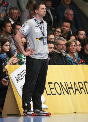 17 11 2019, Germany, Göppingen, Handball Bundesliga Season 2019 2020 FRESH TO Göppingen vs. HBW Balingen Weilstetten HBW Trainer Jens Bürkle