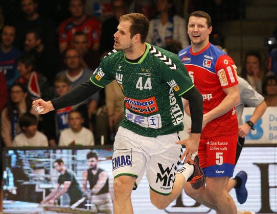 17 11 2019, Germany, Göppingen, Handball Bundesliga Season 2019 2020 FRESH TO Göppingen vs. HBW Balingen Weilstetten Kresimir Kozina FAG cheers, jubilation