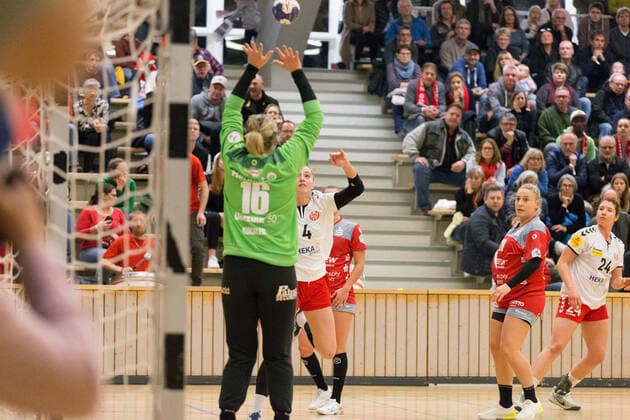 1 FSV Mainz 05 HSG Bensheim Auerbach,17 11 2019,GER, at the Jessica Kockler, HSG Bensheim Auerbach, 16 Carina Gangel, 1 FSV Mainz05, 4 , Scherbaum Eibner press photo GER,Handball, 1 BL Frauen,7 Spieltag, 17 11 2019, Sporthalle Wiesbaden, Klarenthaler Str , Wiesbaden Copyright: xUlrichxScherbaum Eibner-Pressefotox EP_usm