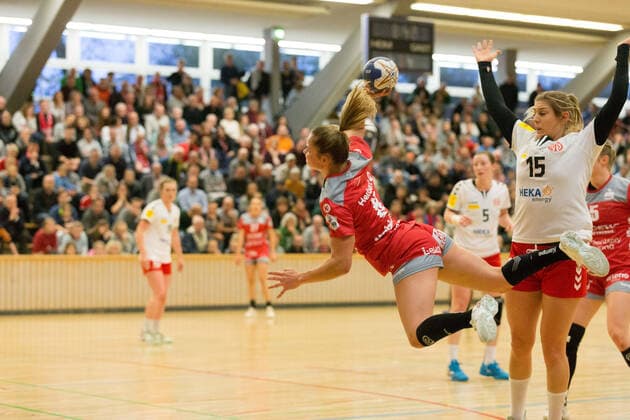 1 FSV Mainz 05 HSG Bensheim Auerbach,17 11 2019,GER, in Elisa Stuttfeld, HSG Bensheim Auerbach, 9 ,Larissa Platen, 1 FSV Mainz05, 15 , Scherbaum Eibner Press Photo GER,Handball, 1 BL Women,7 Matchday, 17 11 2019, Sporthalle Wiesbaden, Klarenthaler Str , Wiesbaden Copyright: xUlrichxScherbaum Eibner-Pressefotox EP_usm