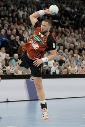1 Handball Bundesliga THW Kiel TSV Hanover Burgdorf, Kiel, 17 11 2019 Ilija Brozovic Hanover Single Action Action Whole Figure Single Cut Out Copyright: xBEAUTIFULxSPORTS DRPx