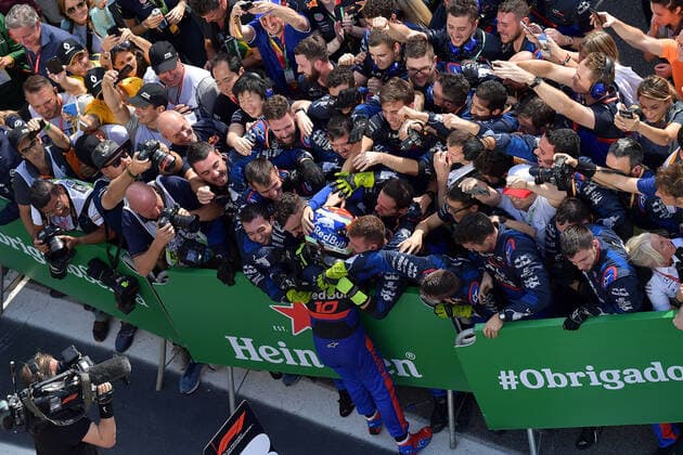 FORMULA 1 HEINEKEN GRANDE PRÃÄMIO DO BRASIL 2019 17 11 2019, Autodromo Jose Carlos Pace, Interlagos, FORMULA 1 HEINEKEN GRANDE PRÃÄMIO DO BRASIL 2019 , in the picture Pierre Gasly FRA 10 , Red Bull Toro Rosso Honda celebrates his 2nd place with his team nordphotoxBratic nph00250