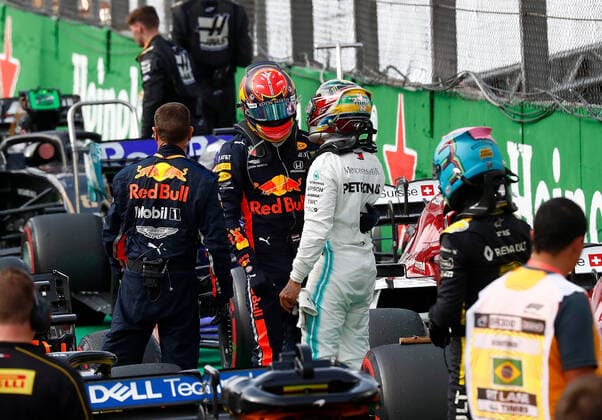 FORMULA 1 HEINEKEN GRANDE PRÃÄMIO DO BRASIL 2019 17 11 2019, Autodromo Jose Carlos Pace, Interlagos, FORMULA 1 HEINEKEN GRANDE PRÃÄMIO DO BRASIL 2019 , in picture Lewis Hamilton GB 44 , Mercedes AMG Petronas Motorsport apologizes to Alexander Albon GBR 23 , Aston Martin Red Bull Racing nordphotoxBratic nph00250