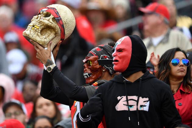 Bilder des Jahres 2019, Sport 11 November Sport Themen der Woche KW46 TAMPA, FL - NOVEMBER 17: Fans during the second half of an NFL, American Football Herren, USA game between the New Orleans Saints and the Tampa Bay Bucs on November 17, 2019, at Raymond James Stadium in Tampa, FL. (Photo by Roy K. Miller Icon Sportswire) NFL: NOV 17 Saints at Buccaneers Icon191117041