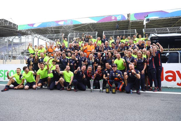 Photo4 LaPresse 17 11 2019 Sao Paulo, Brazil Grand Prix Formula One Brazil 2019 In the pic: Red Bull team celebrate 1st position of Max Verstappen (NED) Red Bull Racing RB15  Copyright: xPhoto4 LaPressex