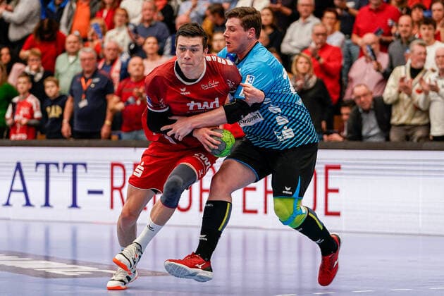 v li Azat Valiullin The Owls, 55 , Philipp Vorlicek HSG Nordhorn, 22 , duel, game scene, duel, duel, tackle, tackling, dynamics, action, action, 17 11 2019, Ludwigshafen am Rhein Germany , handball, Bundesliga, TSG Ludwigshafen Friesenheim The Owls HSG Nordhorn Lingen xozx