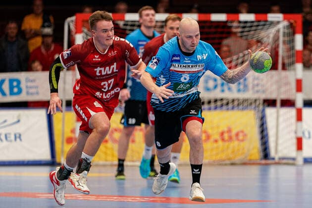 v li Max Neuhaus The Owls, 37 , Robert Weber HSG Nordhorn, 8 , Action, Action, Game Scene, 17 11 2019, Ludwigshafen am Rhein Germany , Handball, Bundesliga, TSG Ludwigshafen Friesenheim The Owls HSG Nordhorn Lingen xozx