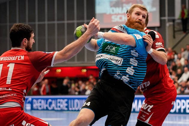 v li Jonathan Scholz The Owls, 11 , Anton Prakapenia HSG Nordhorn, 24 , Kai Dippe The Owls, 43 , Duel, duel, tackle, tackling, dynamics, action, action, 17 11 2019, Ludwigshafen am Rhein Germany , Handball, Bundesliga, TSG Ludwigshafen Friesenheim The Owls HSG Nordhorn Lingen, DFB DFL REGULATIONS PROHIBIT ANY USE OF PHOTOGRAPHS AS IMAGE SEQUENCES AND OR QUASI VIDEO xozx
