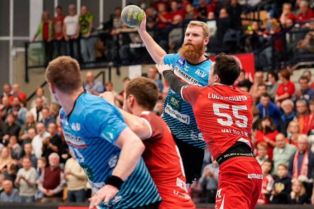 v li Anton Prakapenia HSG Nordhorn, 24 , Azat Valiullin The Owls, 55 , Duel, duel, tackle, tackling, dynamics, action, action, 17 11 2019, Ludwigshafen am Rhein Germany , Handball, Bundesliga, TSG Ludwigshafen Friesenheim The Owls HSG Nordhorn Lingen, DFB DFL REGULATIONS PROHIBIT ANY USE OF PHOTOGRAPHS AS IMAGE SEQUENCES AND OR QUASI VIDEO xozx