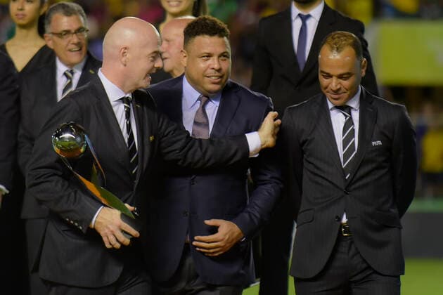 Sub 17 Mexico e Brasil BRASÍLIA, DF - 17.11.2019: SUB 17 MEXICO E BRASIL - FIFA President Gianni Infantino, Cafu and Ronaldo deliver the U17, U 17 Champion Trophy to the Brazilian team after beating Mexico. Bezerrão stadium. Brasilia DF. (Photo: Reinaldo Reginato Fotoarena) x1833736x  ReinaldoxReginato