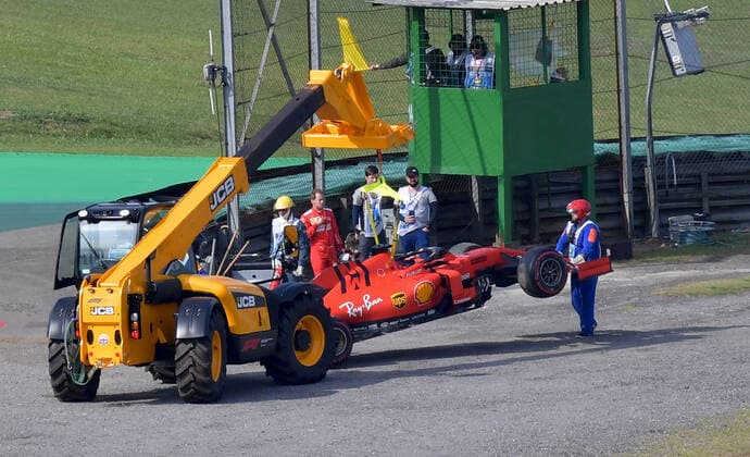 FORMULA 1 HEINEKEN GRANDE PRÃäMIO DO BRASIL 2019 17 11 2019, Autodromo Jose Carlos Pace, Interlagos, FORMULA 1 HEINEKEN GRANDE PRÃÄMIO DO BRASIL 2019 , in the picture Sebastian Vettel GER 5 , Scuderia Ferrari Mission Winnow is cancelled with tyre damage after the collision with Charles Leclerc MCO 16 , Scuderia Ferrari Mission Winnow nordphotoxBratic nph00250