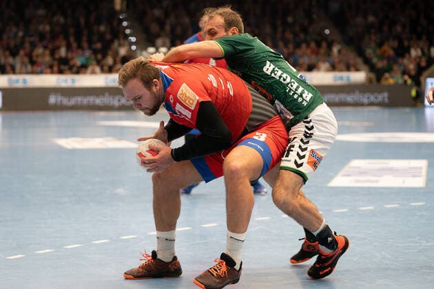 Marcel Niemeyer HBW Balingen Weilstetten 03 vs. Marcel Schiller Frisch Auf Goeppingen 24 , , Frisch Auf Göppingen vs. HBW Balingen Weilstetten, 1 Bundesliga, Handball, Men, 17 11 2019 Frisch Auf Göppingen vs. HBW Balingen Weilstetten, 1 Bundesliga, Handball, Men, 17 11 2019 Göppingen Copyright: xEibner-Pressefotox EP_mst