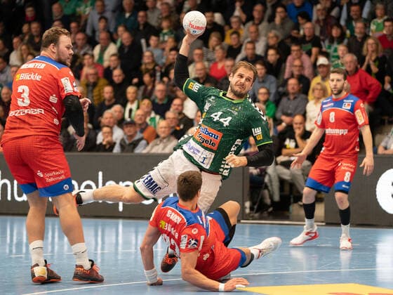 Kresimir Kozina Frisch Auf Goeppingen 44 against Jona Schoch HBW Balingen Weilstetten 22, Frisch Auf Göppingen vs HBW Balingen Weilstetten, 1 Bundesliga, Handball, Men, 17 11 2019 Frisch Auf Göppingen vs HBW Balingen Weilstetten, 1 Bundesliga, Handball, Men, 17 11 2019 Göppingen Copyright: xEibner-Pressefotox EP_mst