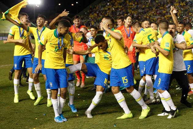 FuÃŸball, U17 WM Finale, Brasilien - Mexiko 17th November 2019; Bezerrao Stadium, Brasilia, Distrito Federal, Brazil; Final FIFA U-17 World Cup Final match 2019, Mexico versus Brazil; Players of Brazil celebrate their 2-1 win after the match  ActionPlus12189552 AdalbertoxMarques