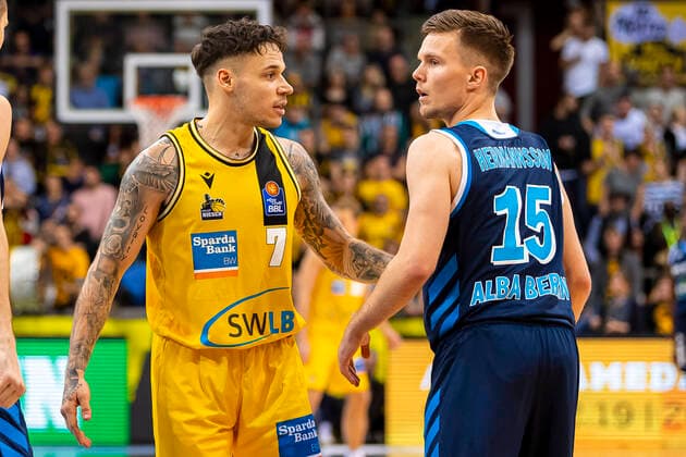 Ludwigsburg, Germany 17 November 2019 BBL 19 20 MHP Giant Ludwigsburg vs ALBA Berlin v li Konstantin Konga Ludwigsburg , Martin Hermannsson Alba Berlin Ludwigsburg MHP Arena Baden Württemberg Germany
