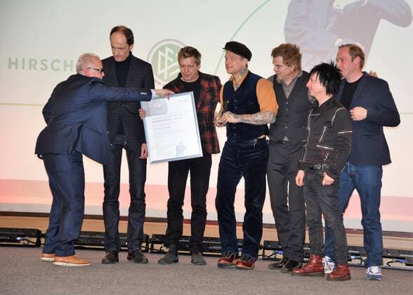 18 11 2019 GER, Frankfurt am Main, Germany, Julius Hirsch Prize awarded by the DFB Deutscher Fußball Bund The cult band Die Toten Hosen with singer Campino receives the Julius Hirsch Prize directly from the hands of DFB President Friedrich Walter Fritz Keller