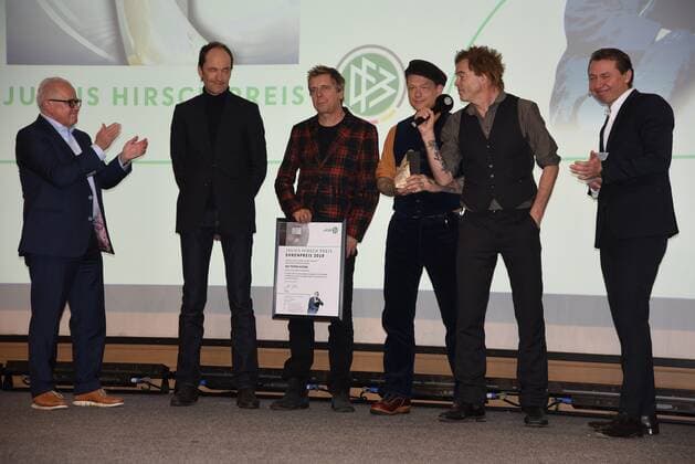 18 11 2019 GER, Frankfurt am Main, Germany, Julius Hirsch Prize awarded by the DFB Deutscher Fußball Bund The cult band Die Toten Hosen with singer Campino receives the Julius Hirsch Prize directly from the hands of DFB President Friedrich Walter Fritz Keller