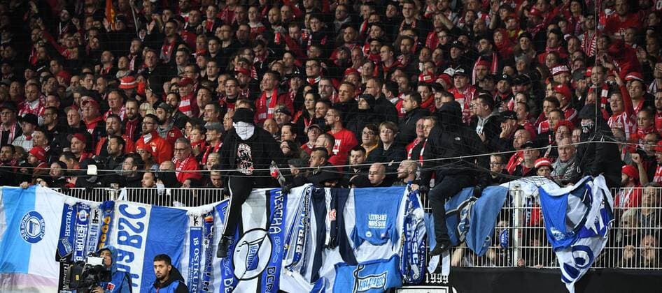 Soccer, Men, Season 2019 2020, 1 Bundesliga 10 Matchday , 1 FC Union Berlin Hertha BSC, Fans of Union show captured flags, jerseys and scarves from Hertha, 02 11 2019, Copyright: xMatthiasxKochx