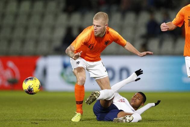 (L-R), Rick van Dongelen of the Netherlands U21, U 21 Rhian Brewster of England U21 during the International Friendly, Länderspiel, Nationalmannschaft match between The Netherlands U21 and England U21 at the Vijverberg stadium on November 19, 2019 in Doetinchem, The Netherlands International Friendly 2019 2020 xVIxANPxSportx xJeroenxPutmansxIVx 401877376