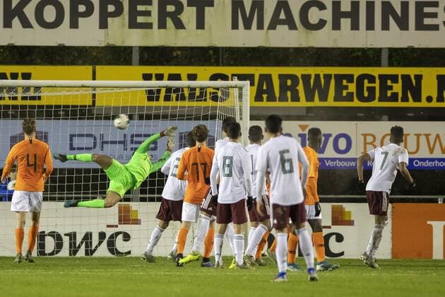 s GRAVENZANDE, 19-11-2019 , Sportpark Juliana stadium , Friendly match Netherlands O19 vs Mexico O19, season 2019 2020.Mexico O19 player Santiago Gimenez scoring the 0-1 during the match Oranje O19 vs Mexico O19 OranjeO19 - MexicoO19 (friendly)  x5316188x Copyright: