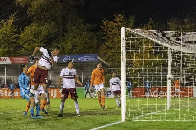 s GRAVENZANDE, 19-11-2019 , Sportpark Juliana stadium , Friendly match Netherlands O19 vs Mexico O19, season 2019 2020.Oranje O19 player Brian Brobbeyscoring the. 1-1 during the match Oranje O19 vs Mexico O19 OranjeO19 - MexicoO19 (friendly)  x5316291x Copyright: