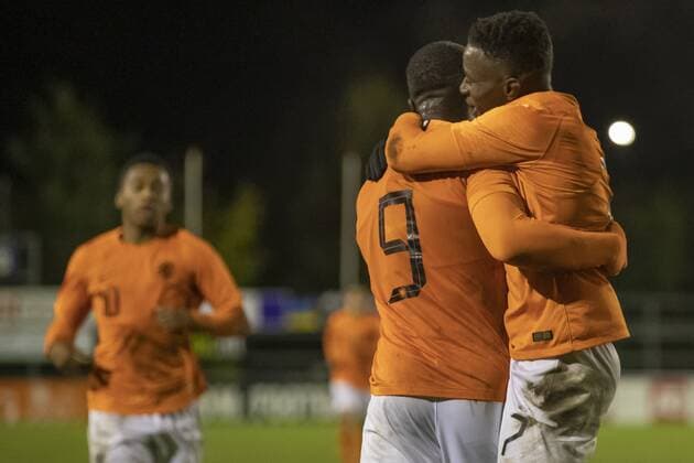 s GRAVENZANDE, 19-11-2019 , Sportpark Juliana stadium , Friendly match Netherlands O19 vs Mexico O19, season 2019 2020.Oranje O19 player Brian Brobbey scoring the. 1-1 during the match Oranje O19 vs Mexico O19 OranjeO19 - MexicoO19 (friendly)  x5316294x Copyright:
