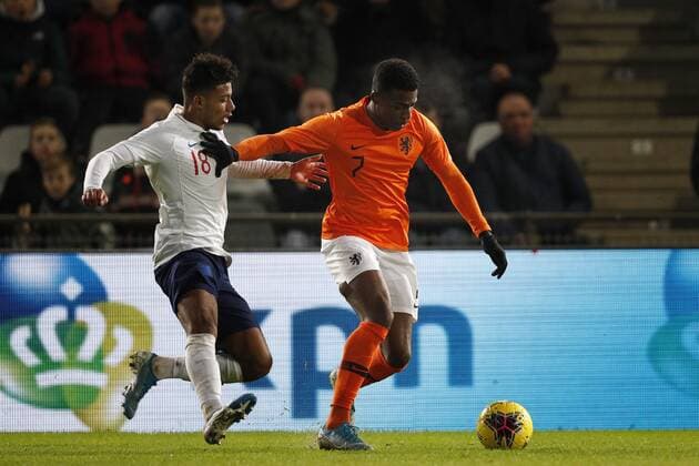 (L-R), James Justin of England U21, U 21 Javairo Dilrosun of the Netherlands U21 during the International Friendly, Länderspiel, Nationalmannschaft match between The Netherlands U21 and England U21 at the Vijverberg stadium on November 19, 2019 in Doetinchem, The Netherlands International Friendly 2019 2020 xVIxANPxSportx xJeroenxPutmansxIVx 401884715