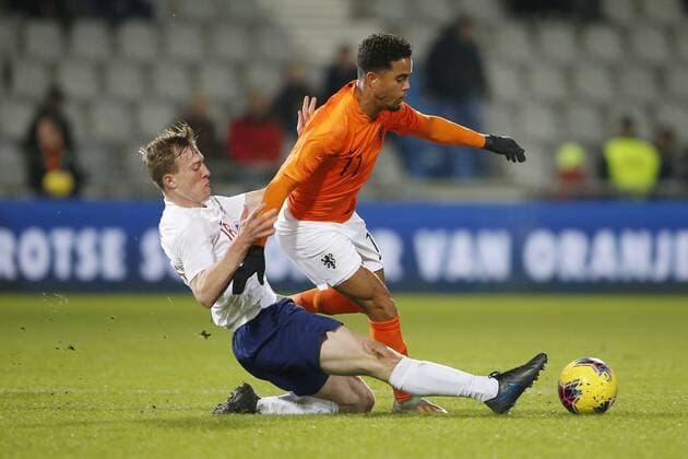 DOETINCHEM, 19-11-2019, Stadium de Vijverberg, season 2019 2020, Dutch Eredivisie, England player U21, U 21 James Justin and Netherlands U21 player Justin Kluivert during the match Jong Oranje - Jong Engeland Netherlands U21 - England U21  x5316966x Copyright: