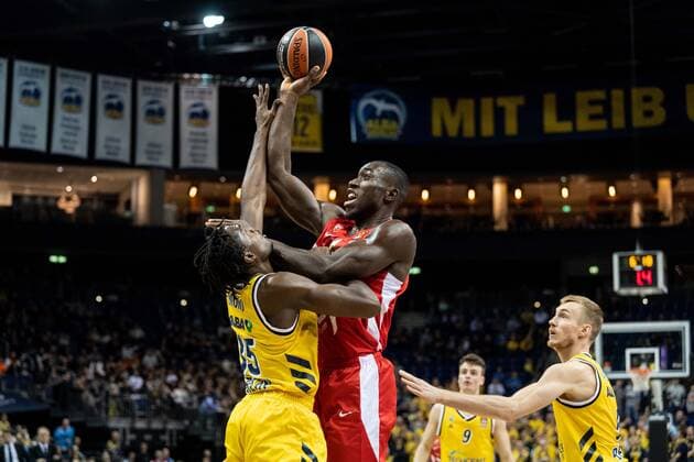 Basketball Berlin 19 11 2019 Euroleague regular Season Season 2019 2020 Alba Berlin Red Star Belgrade Michael Ojo Belgrade, No 50 Landry Nnoko Alba Berlin, No 35