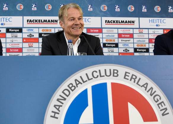 20 11 2019 Handball 1 Bundesliga Season 2019 2020 HC Erlangen HCE Press conference Press event Media event Announcement Michael Haaß as new head coach for the coming season Dr Carsten Bissel Chairman of the Supervisory Board of HC Erlangen