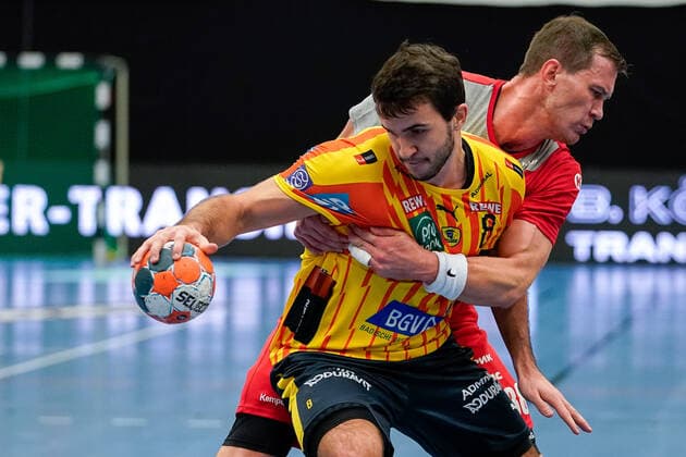 v li Romain Lagarde RNL, 8 , Siarhei Shylovich SKA Minsk, 88 , duel, game scene, duel, duel, tackle, tackling, dynamics, action, action, 20 11 2019, Mannheim Germany , handball, EHF Cup, Rhein Neckar Löwen SKA Minsk xozx