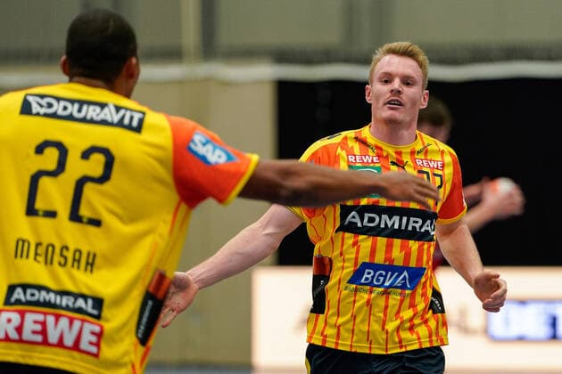 v li Mads Mensah Larsen RNL, 22 , Tim Ganz RNL, 77 , cheer about a goal, jubilation, goal jubilation, goal success, celebrate the goal, goal, celebration, jubilation about the goal, optimistic, game scene, highlight, action, action, 20 11 2019, Mannheim Germany , Handball, EHF Cup, Rhein Neckar Löwen SKA Minsk xozx