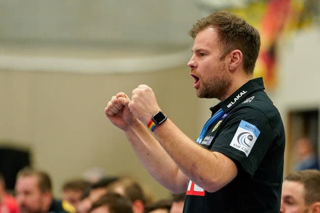 Kristjan Andresson coach, head coach, RNL, cheers, celebration, joy, confident, optimistic, game scene, single picture, action, action, 20 11 2019, Mannheim Germany, handball, EHF Cup, Rhein Neckar Löwen SKA Minsk xozx