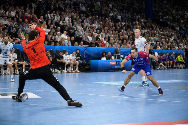 Igor Soroka HC Motor Saporischja vs. Niklas Landin Jacobsen THW Kiel , Handball, Men, THW Kiel vs. HC Motor Saporischja Zaporozhye , Champions League, 9 Matchday, Group Phase, 20 11 19 Kiel Sparkassen Arena Schleswig Holstein Germany