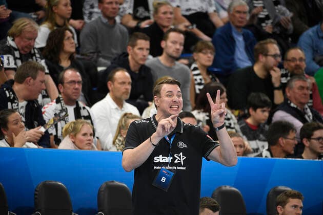 Instructions by THW Trainer Filip Jicha, Handball, Men, THW Kiel vs. HC Motor Saporischja Zaporozhye , Champions League, 9 Matchday, Group Phase, 20 11 19 Kiel Sparkassen Arena Schleswig Holstein Germany