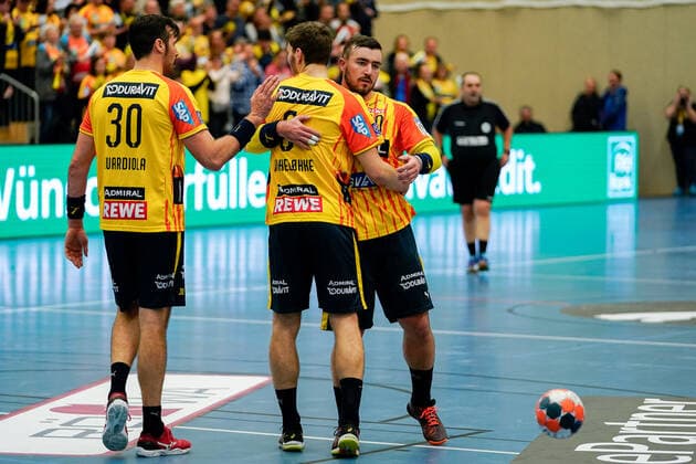 v li Gedeon Guardiola RNL, 30 , Niclas Kirkelokke Kirkelökke, RNL, 6 , Jannik Kohlbacher RNL, 80 , Cheers after the final whistle, victory, winner, winner, cheers, joy, optimistic, highlight, action, action, 20 11 2019, Mannheim Germany , Handball, EHF Cup, Rhein Neckar Löwen SKA Minsk xozx