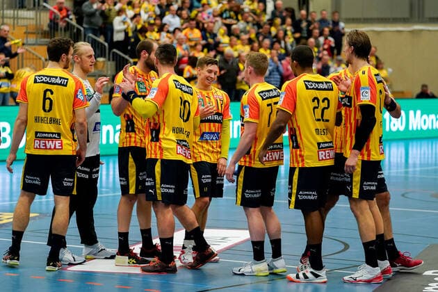 Player of the Rhein Neckar Lions, cheers after the final whistle, victory, winner, winner, cheers, cheers, joy, optimistic, highlight, action, action, 20 11 2019, Mannheim Germany , handball, EHF Cup, Rhein Neckar Lions SKA Minsk xozx